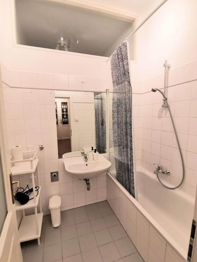 And Round 3 Minutes To Shopping Center And Schoenbrunn Palace Appartement *
