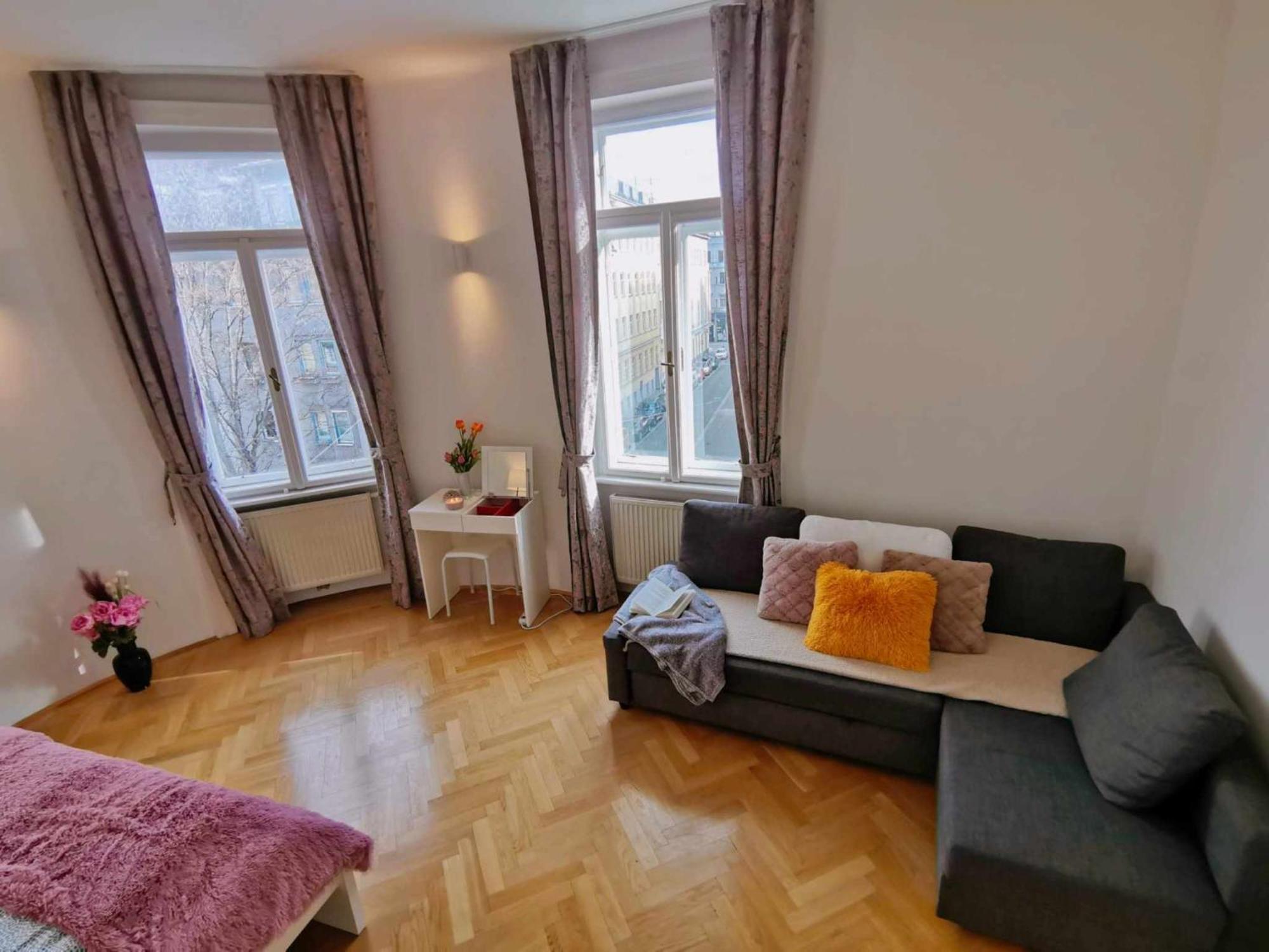 Appartement And Round 3 Minutes To Shopping Center And Schoenbrunn Palace Wenen