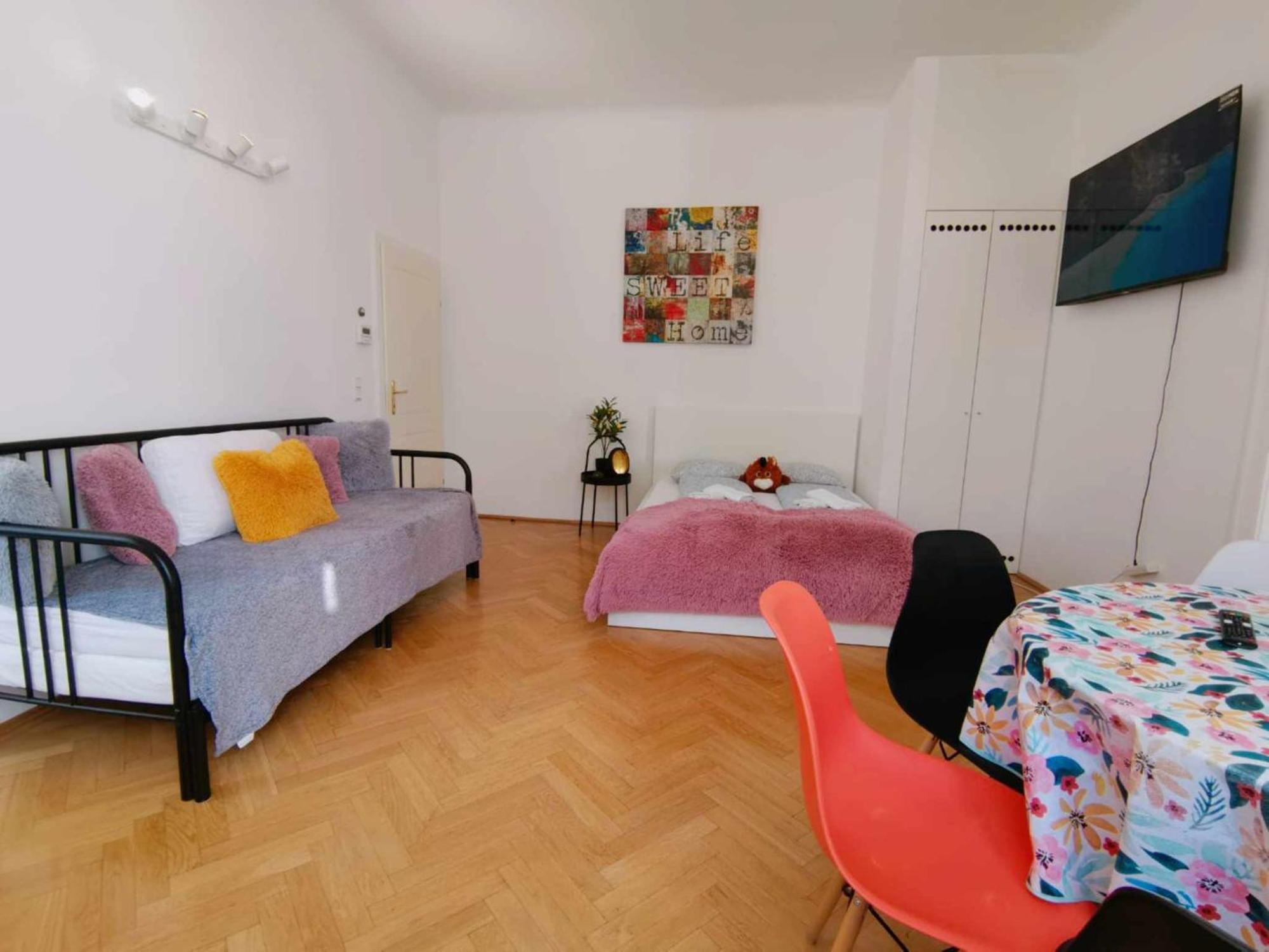 And Round 3 Minutes To Shopping Center And Schoenbrunn Palace Appartement Wenen