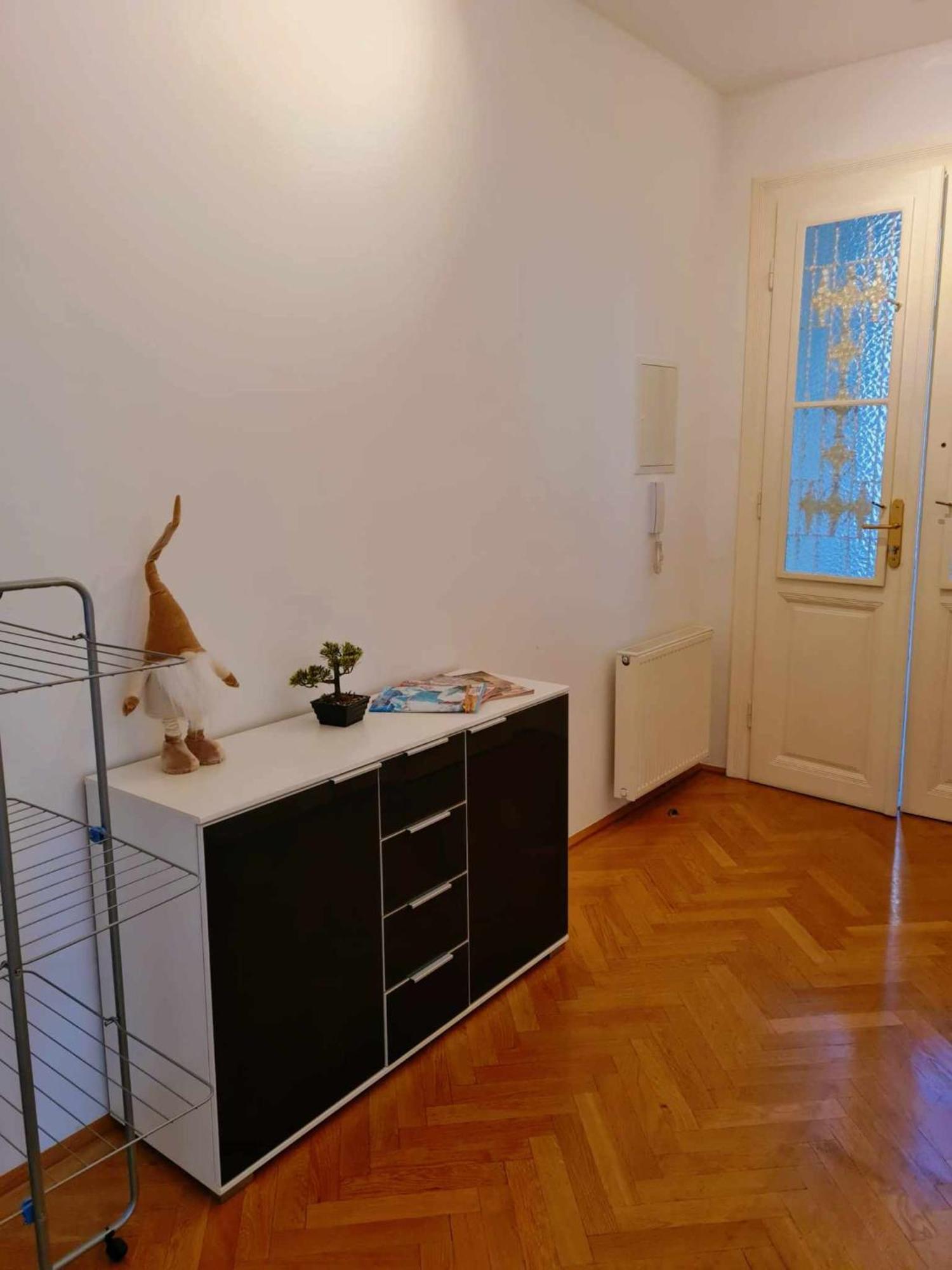 And Round 3 Minutes To Shopping Center And Schoenbrunn Palace Appartement Wenen