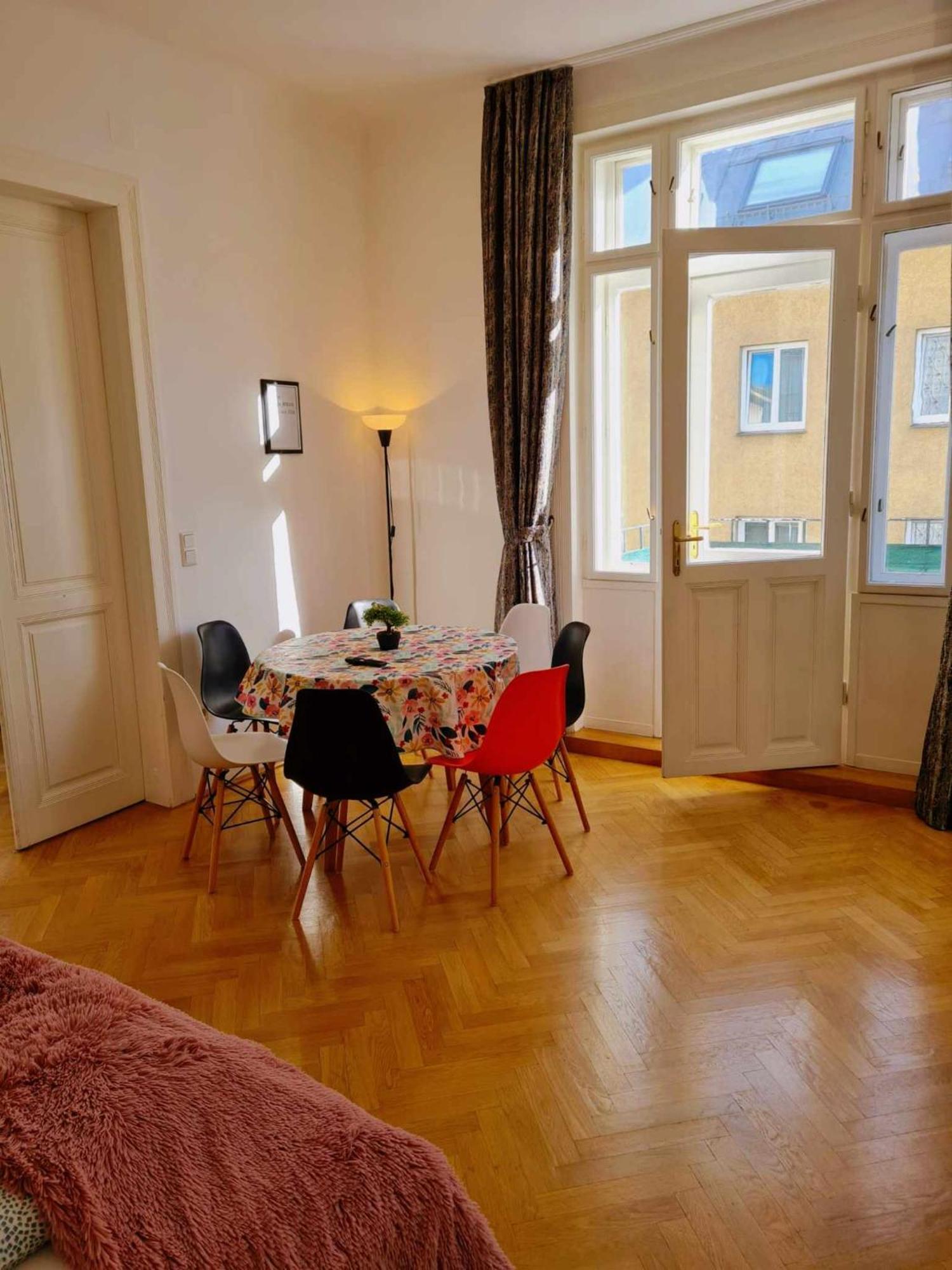 Appartement And Round 3 Minutes To Shopping Center And Schoenbrunn Palace
