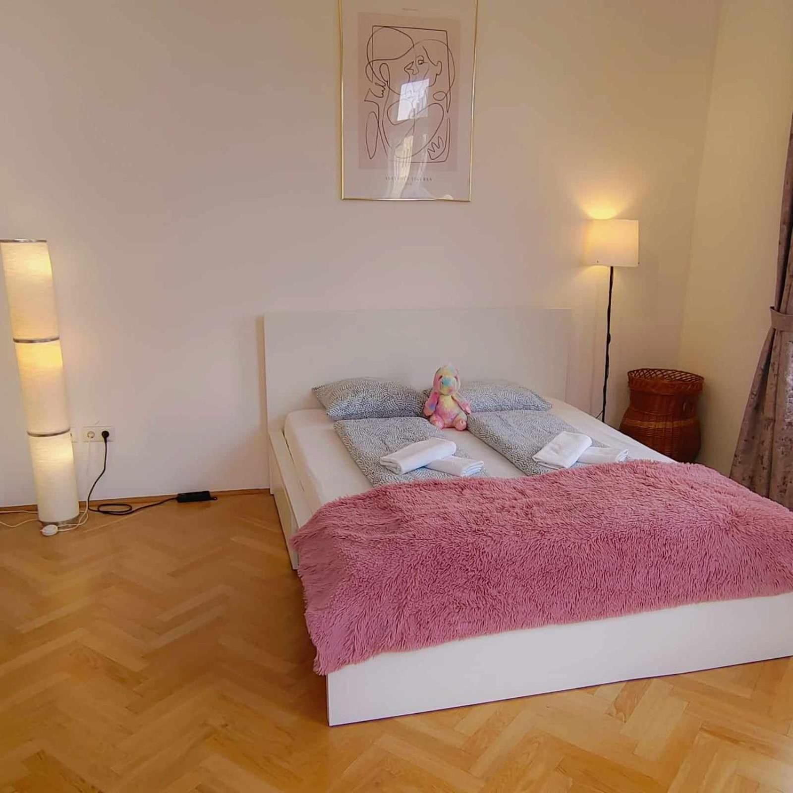 And Round 3 Minutes To Shopping Center And Schoenbrunn Palace Appartement